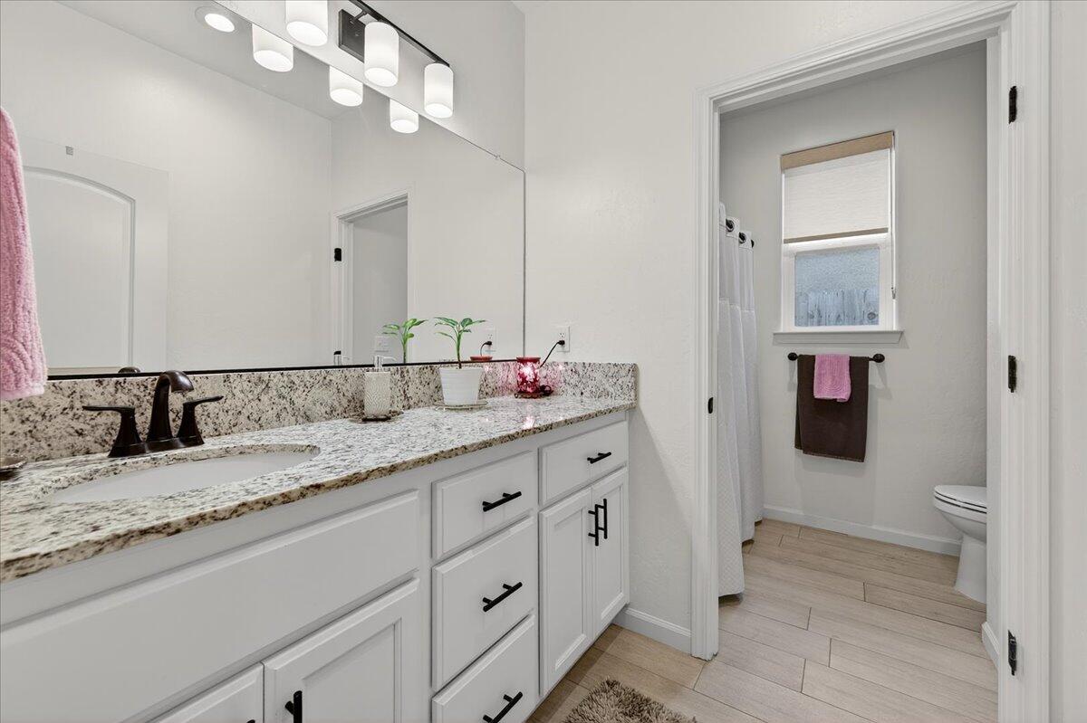 2241 E Monte Verde Ct, Visalia, CA 93292