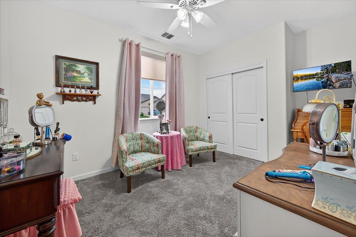 2241 E Monte Verde Ct, Visalia, CA 93292