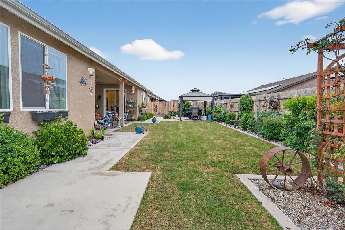 2241 E Monte Verde Ct, Visalia, CA 93292